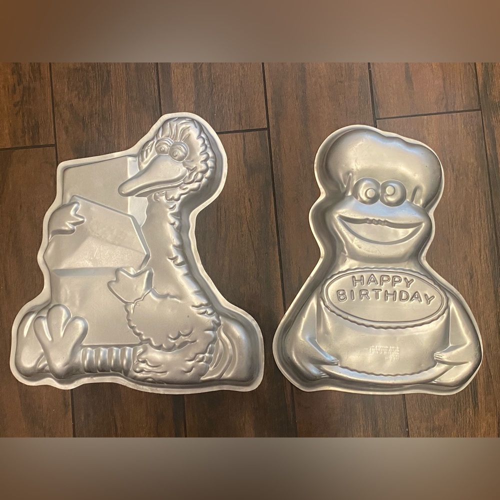 Vintage Wilton Cookie Monster Big Bird Cake Pan Aluminum Sesame Street Muppets - Picture 1 of 9